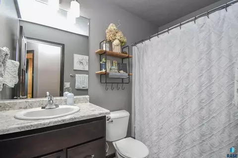 Bath - 3509 E Brewster St, Sioux Falls, SD 57108 photo 2 of 3