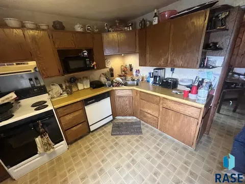 Kitchen - 25783 475th Ave, Renner, SD 57055 photo 1 of 1