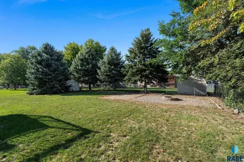 Exterior - 320 W 5th St, Tea, SD 57064 photo 5 of 14