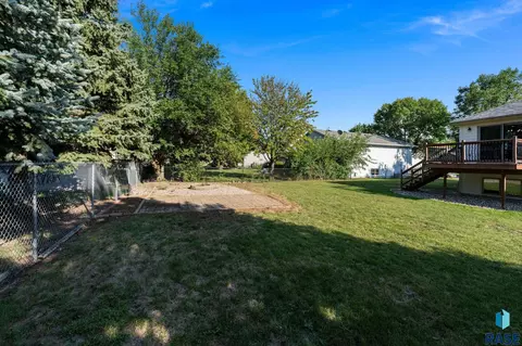 Exterior - 320 W 5th St, Tea, SD 57064 photo 13 of 14