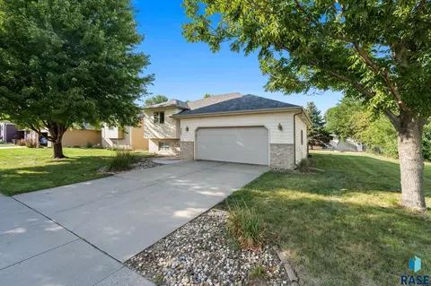 Exterior - 320 W 5th St, Tea, SD 57064 photo 2 of 14