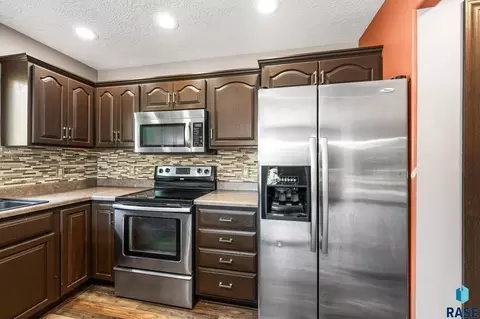 Kitchen - 320 W 5th St, Tea, SD 57064 photo 4 of 4