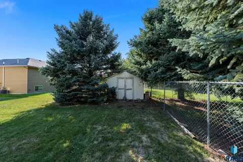 Exterior - 320 W 5th St, Tea, SD 57064 photo 12 of 14