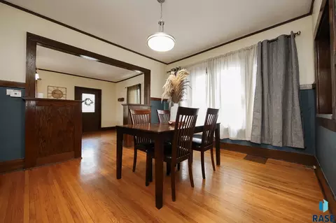 Dining - 1311 S Summit Ave, Sioux Falls, SD 57105 photo 3 of 3