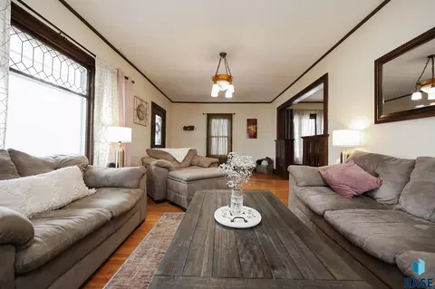 Living - 1311 S Summit Ave, Sioux Falls, SD 57105 photo 3 of 4