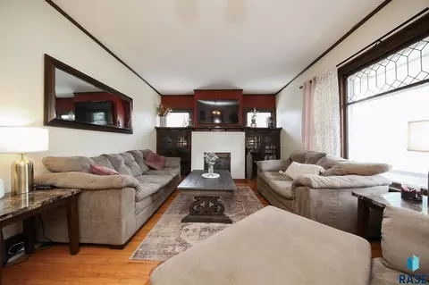 Living - 1311 S Summit Ave, Sioux Falls, SD 57105 photo 1 of 4