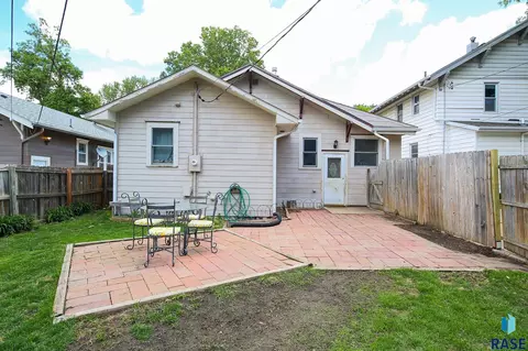 Exterior - 1311 S Summit Ave, Sioux Falls, SD 57105 photo 3 of 6
