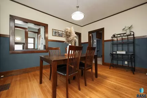 Dining - 1311 S Summit Ave, Sioux Falls, SD 57105 photo 2 of 3