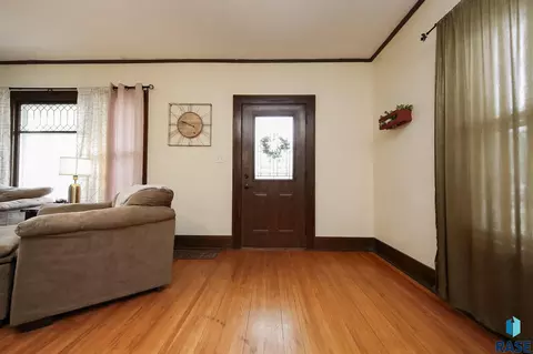 Entry Way - 1311 S Summit Ave, Sioux Falls, SD 57105 photo 1 of 2