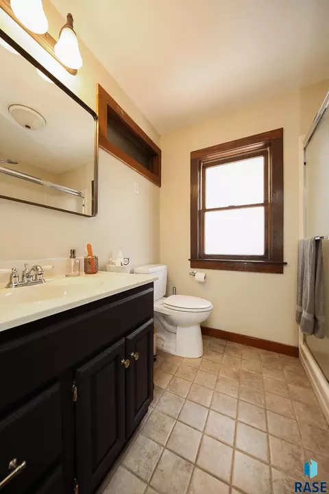 Bath - 1311 S Summit Ave, Sioux Falls, SD 57105 photo 1 of 3