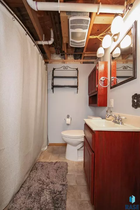 Bath - 1311 S Summit Ave, Sioux Falls, SD 57105 photo 3 of 3