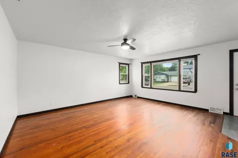 Living - 2912 E Sioux St, Sioux Falls, SD 57103 photo 2 of 2