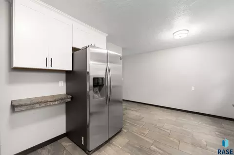 Kitchen - 2912 E Sioux St, Sioux Falls, SD 57103 photo 6 of 6