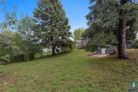 Exterior - 2912 E Sioux St, Sioux Falls, SD 57103 photo 6 of 9