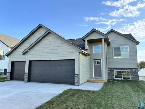 901 Estate St, Harrisburg, SD 57032