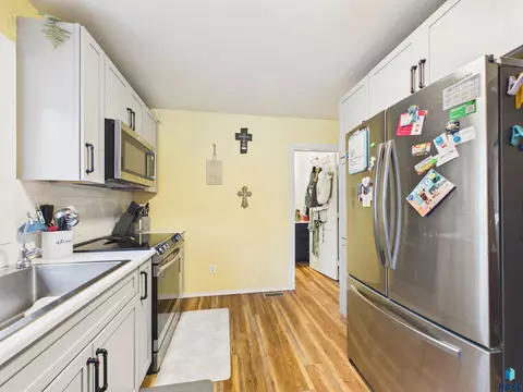 Kitchen - 1306 N Main Ave, Sioux Falls, SD 57104 photo 3 of 3