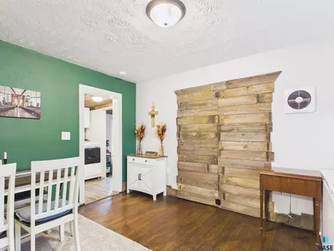 Dining - 1306 N Main Ave, Sioux Falls, SD 57104 photo 2 of 2