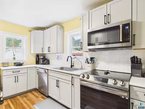 Kitchen - 1306 N Main Ave, Sioux Falls, SD 57104 photo 1 of 3