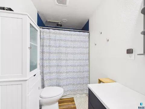 Bath - 1306 N Main Ave, Sioux Falls, SD 57104 photo 1 of 2