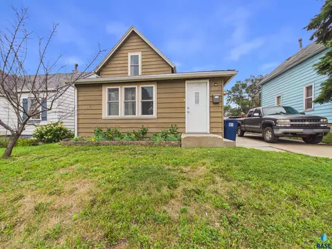 Exterior - 1306 N Main Ave, Sioux Falls, SD 57104 photo 2 of 4