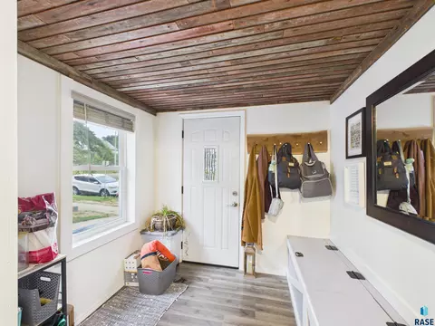 Entry Way - 1306 N Main Ave, Sioux Falls, SD 57104 photo 1 of 3