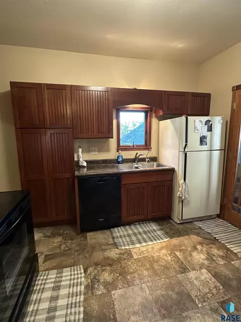 Kitchen - 214 E Park Ave, Howard, SD 57349 photo 3 of 3
