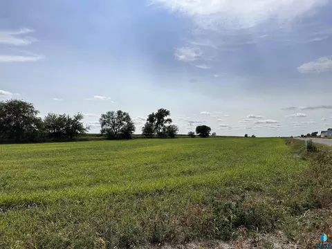 322 W 5th St, Freeman, SD 57029 photo 3