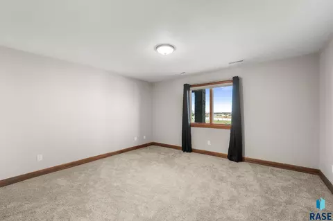 Bedroom - 48290 Arrowhead Pl, Canton, SD 57013 photo 4 of 6
