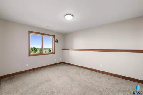 Bedroom - 48290 Arrowhead Pl, Canton, SD 57013 photo 5 of 6