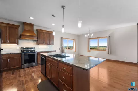 Kitchen - 48290 Arrowhead Pl, Canton, SD 57013 photo 1 of 2