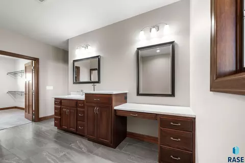 Bath - 48290 Arrowhead Pl, Canton, SD 57013 photo 1 of 7