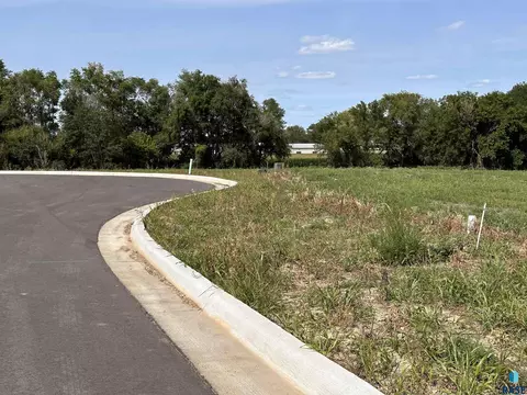 333 W 5th St, Freeman, SD 57029 photo 3