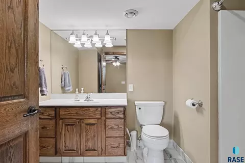 Bath - 45993 241st St, Chester, SD 57016 photo 4 of 5