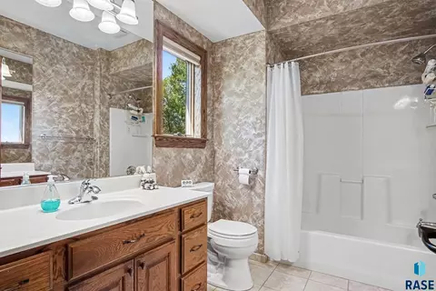 Bath - 45993 241st St, Chester, SD 57016 photo 2 of 5