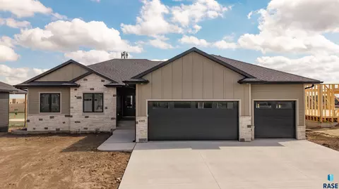 Exterior - 6505 E Fieldview St, Sioux Falls, SD 57110 photo 1 of 6