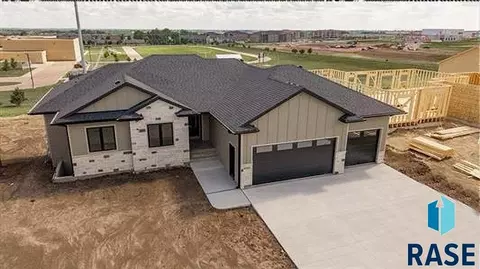 Exterior - 6505 E Fieldview St, Sioux Falls, SD 57110 photo 2 of 6