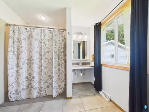 522 Cambridge Dr, Madison, SD 57042 photo 20