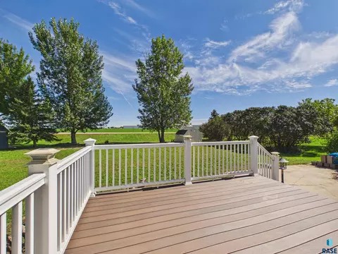 522 Cambridge Dr, Madison, SD 57042 photo 33