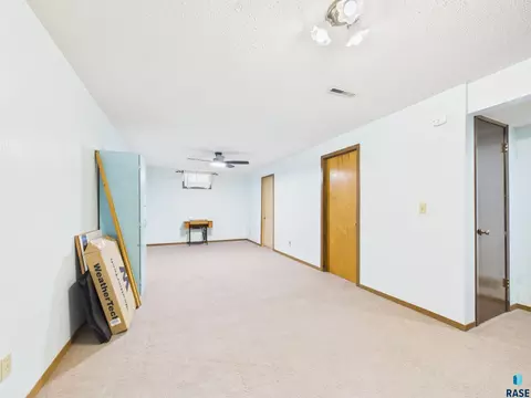 522 Cambridge Dr, Madison, SD 57042 photo 25
