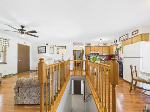 522 Cambridge Dr, Madison, SD 57042 photo 23