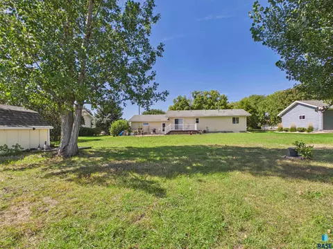 522 Cambridge Dr, Madison, SD 57042 photo 36