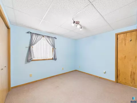 522 Cambridge Dr, Madison, SD 57042 photo 27