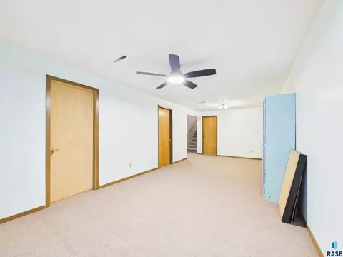 522 Cambridge Dr, Madison, SD 57042 photo 24
