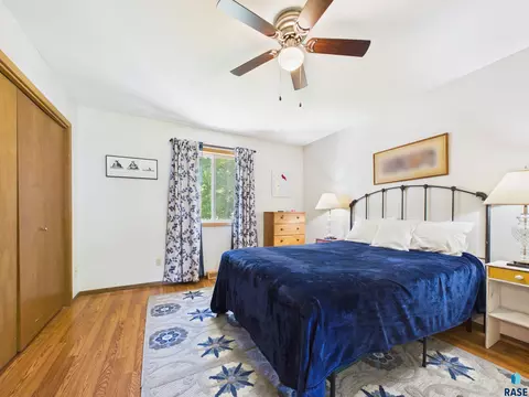 522 Cambridge Dr, Madison, SD 57042 photo 18