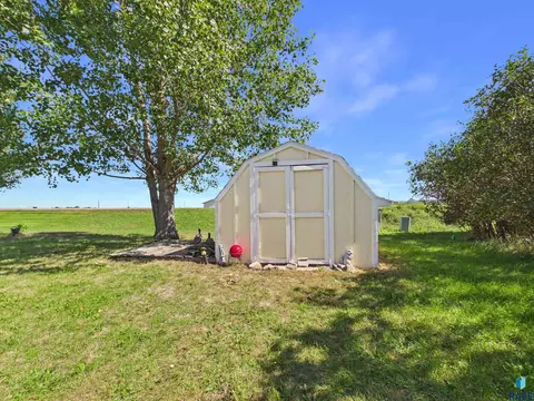 522 Cambridge Dr, Madison, SD 57042 photo 37