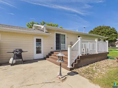 522 Cambridge Dr, Madison, SD 57042 photo 34