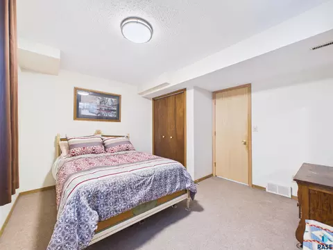 522 Cambridge Dr, Madison, SD 57042 photo 31
