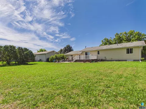 522 Cambridge Dr, Madison, SD 57042 photo 35