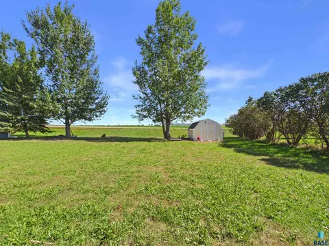 522 Cambridge Dr, Madison, SD 57042 photo 38
