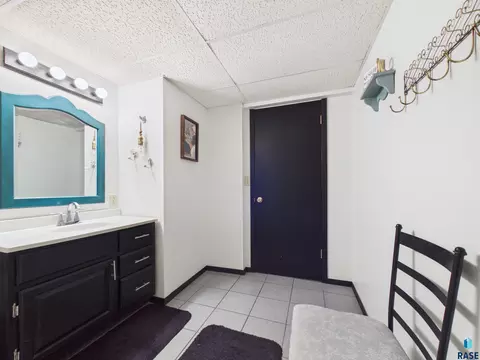 522 Cambridge Dr, Madison, SD 57042 photo 29
